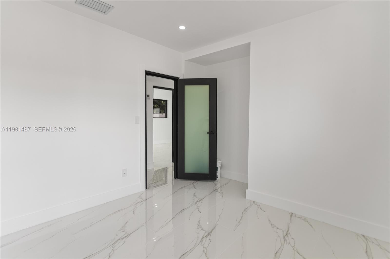 921 W 50th Pl Hialeah, FL 33012