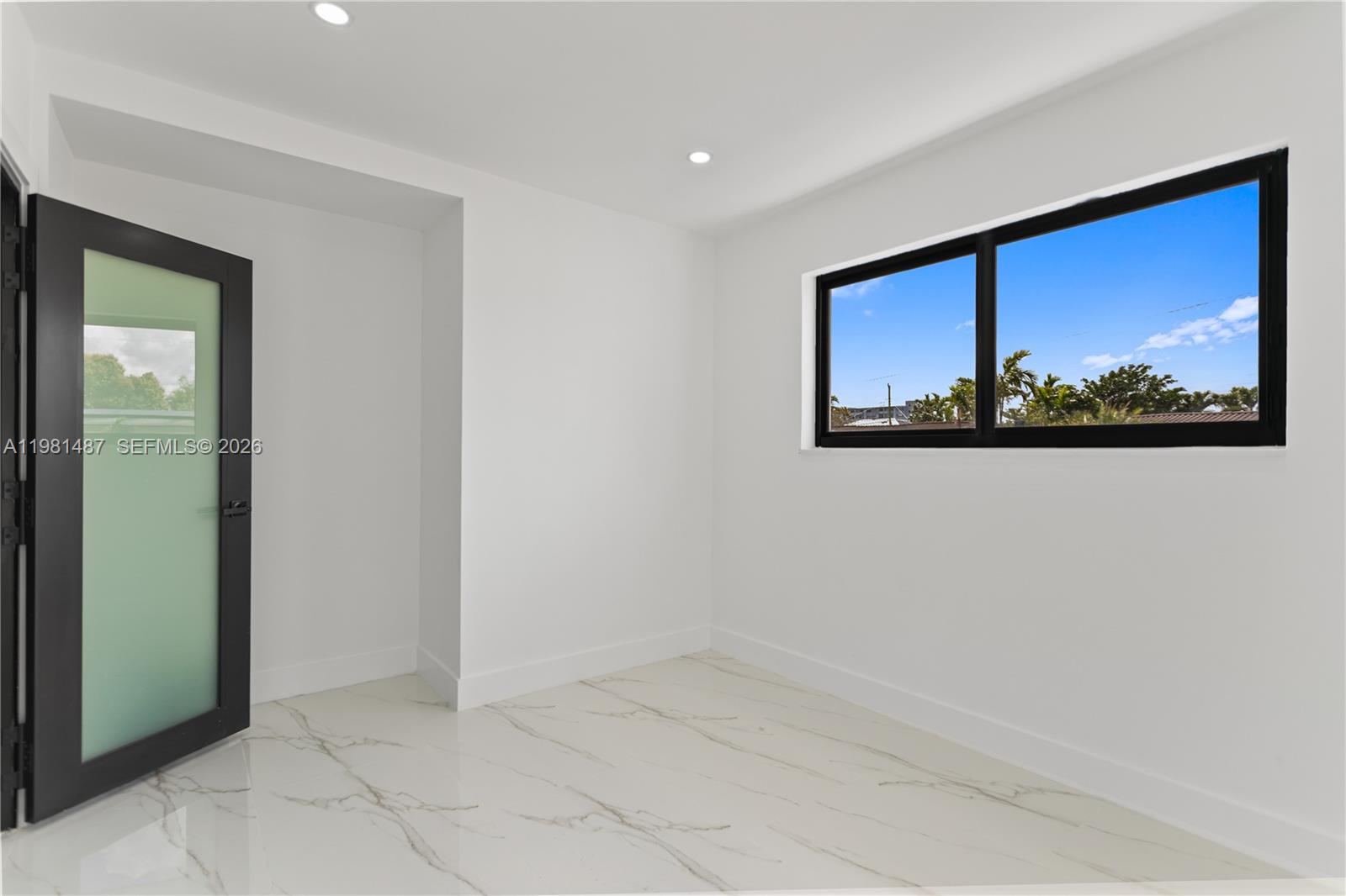 921 W 50th Pl Hialeah, FL 33012