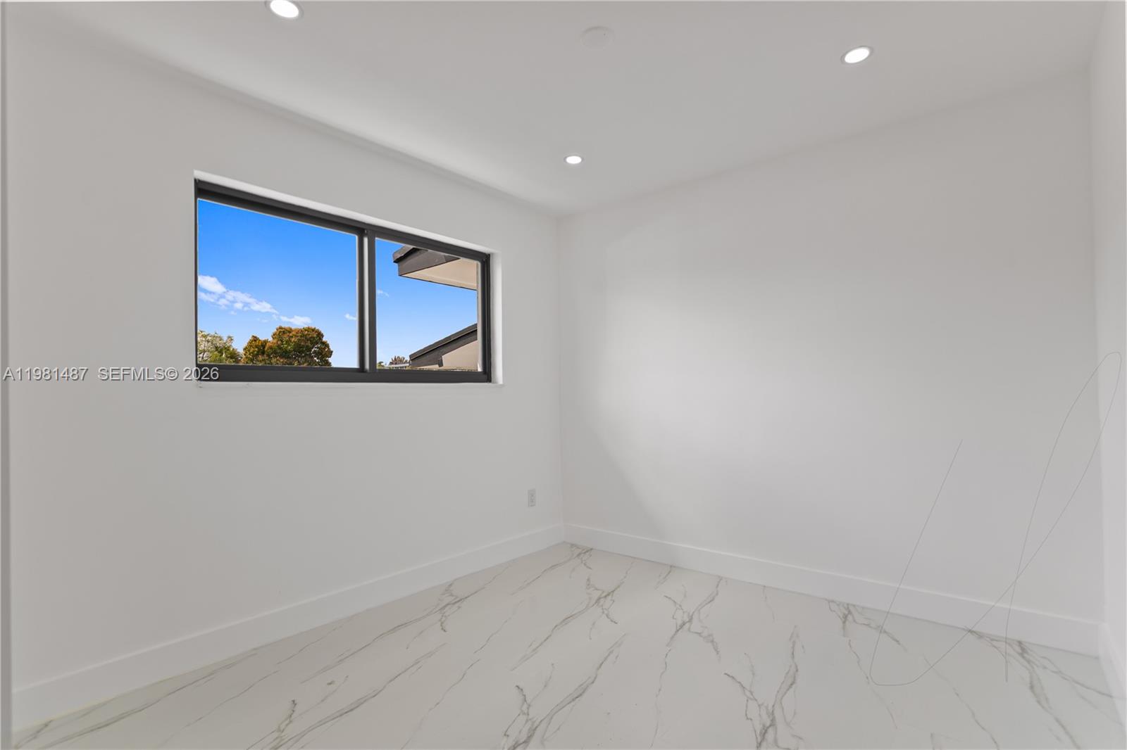 921 W 50th Pl Hialeah, FL 33012