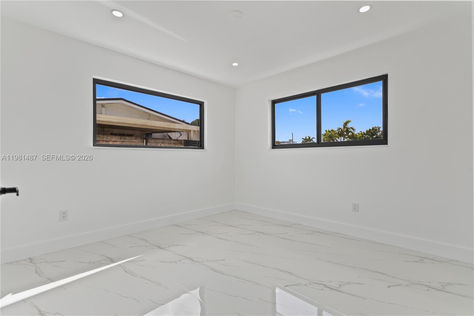 921 W 50th Pl Hialeah, FL 33012