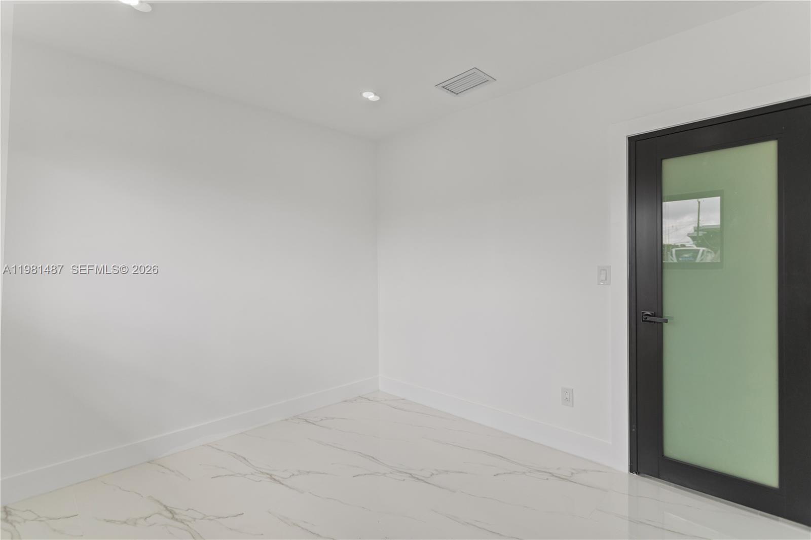 921 W 50th Pl Hialeah, FL 33012