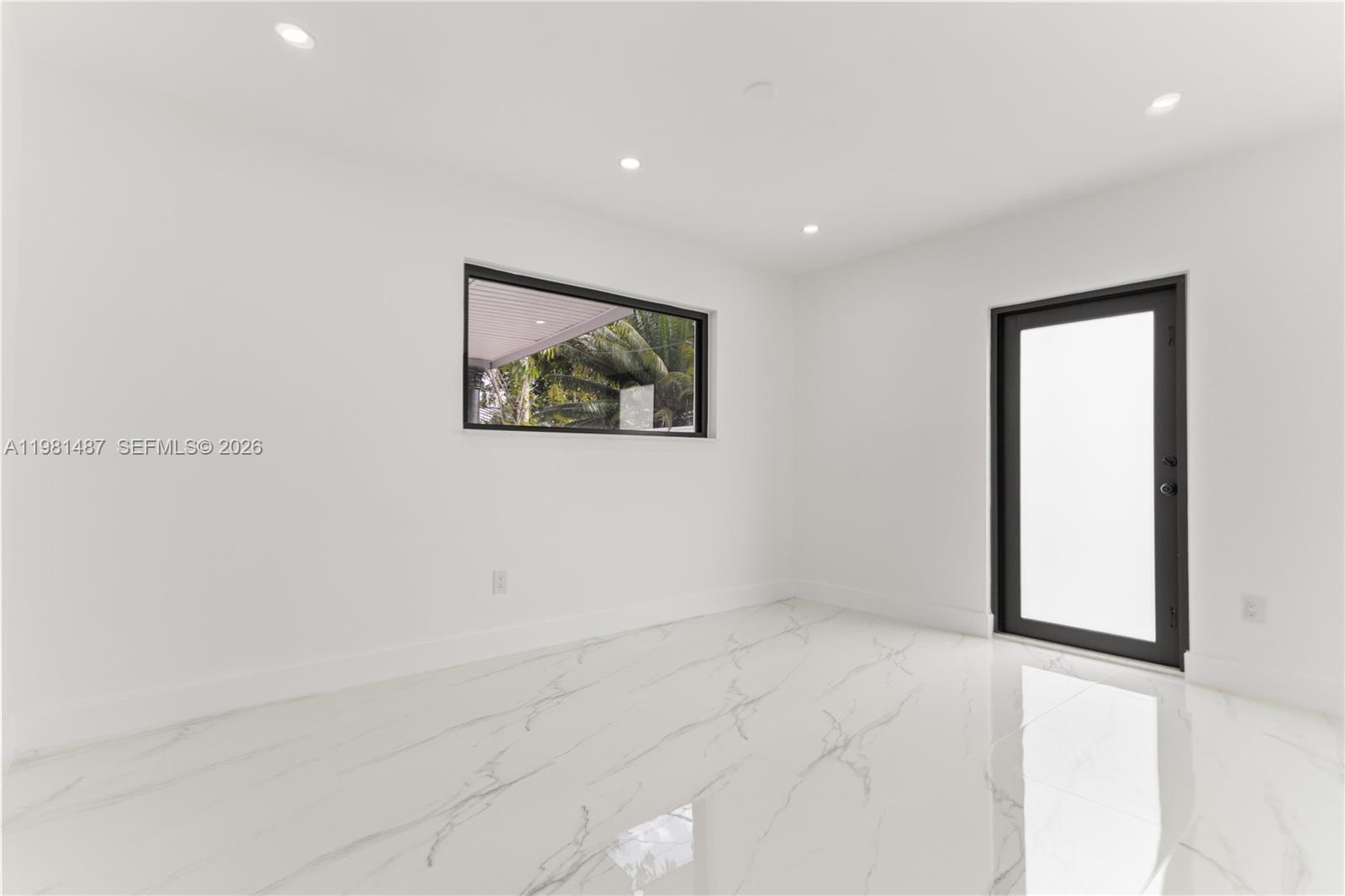 921 W 50th Pl Hialeah, FL 33012