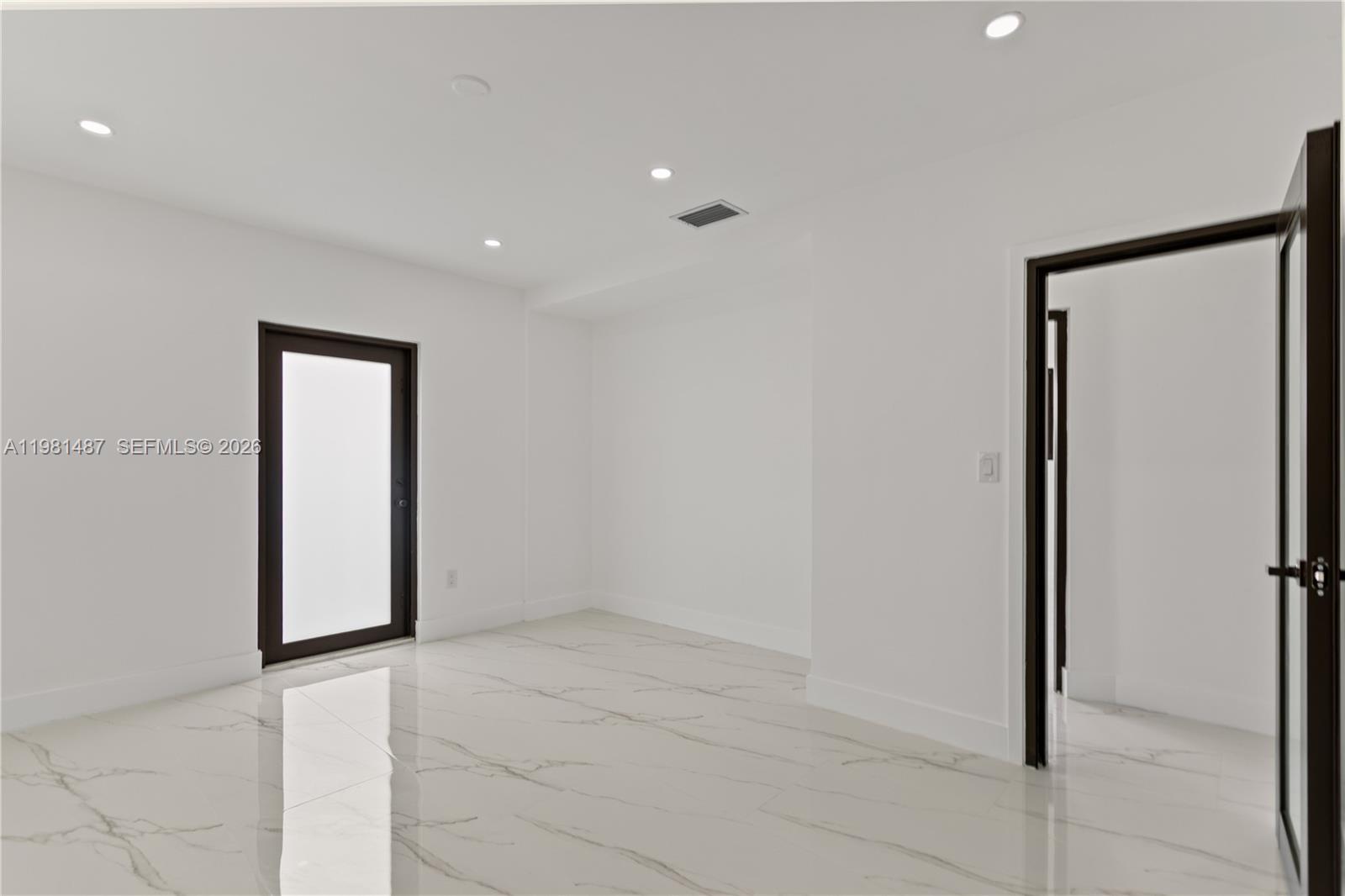 921 W 50th Pl Hialeah, FL 33012