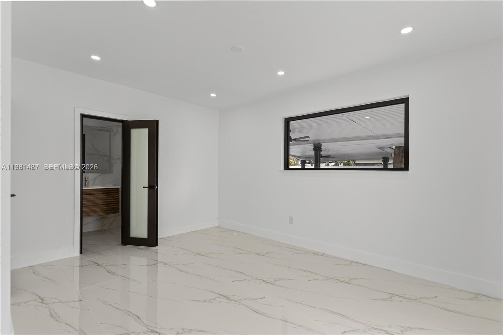 921 W 50th Pl Hialeah, FL 33012