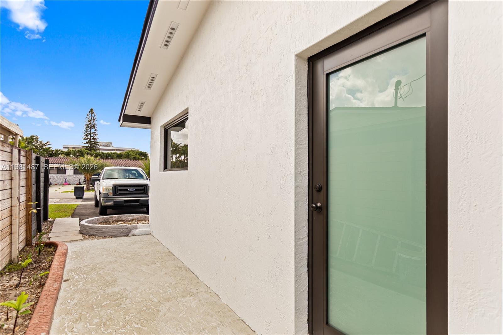 921 W 50th Pl Hialeah, FL 33012