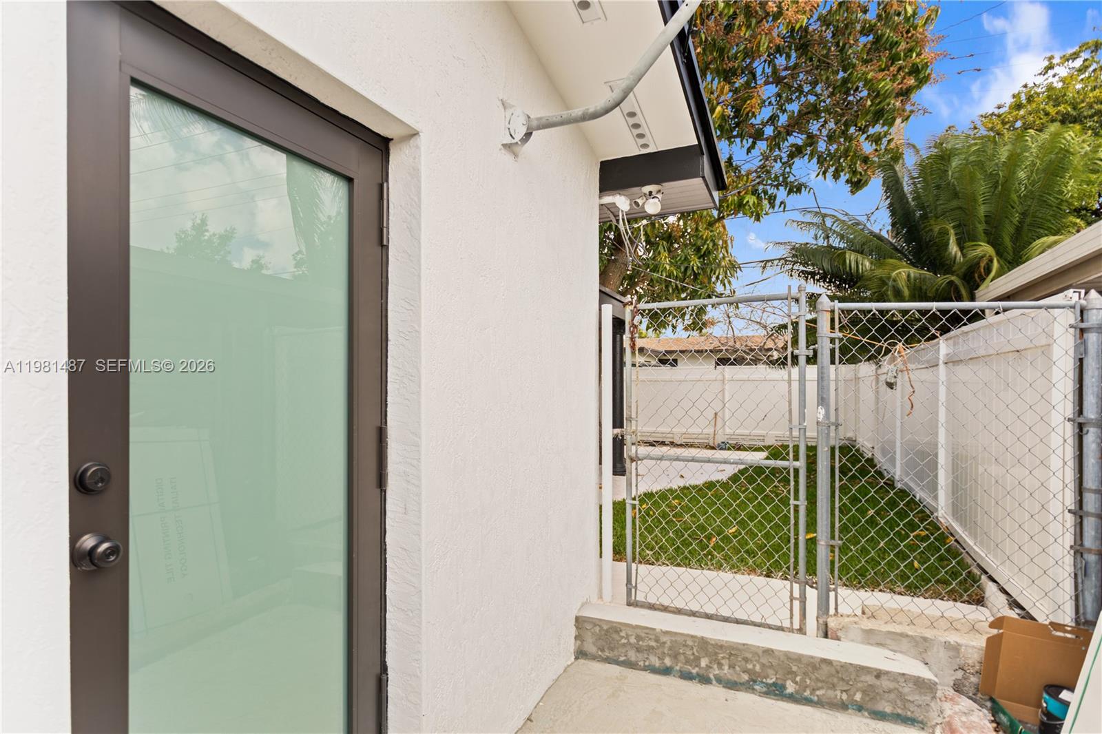 921 W 50th Pl Hialeah, FL 33012