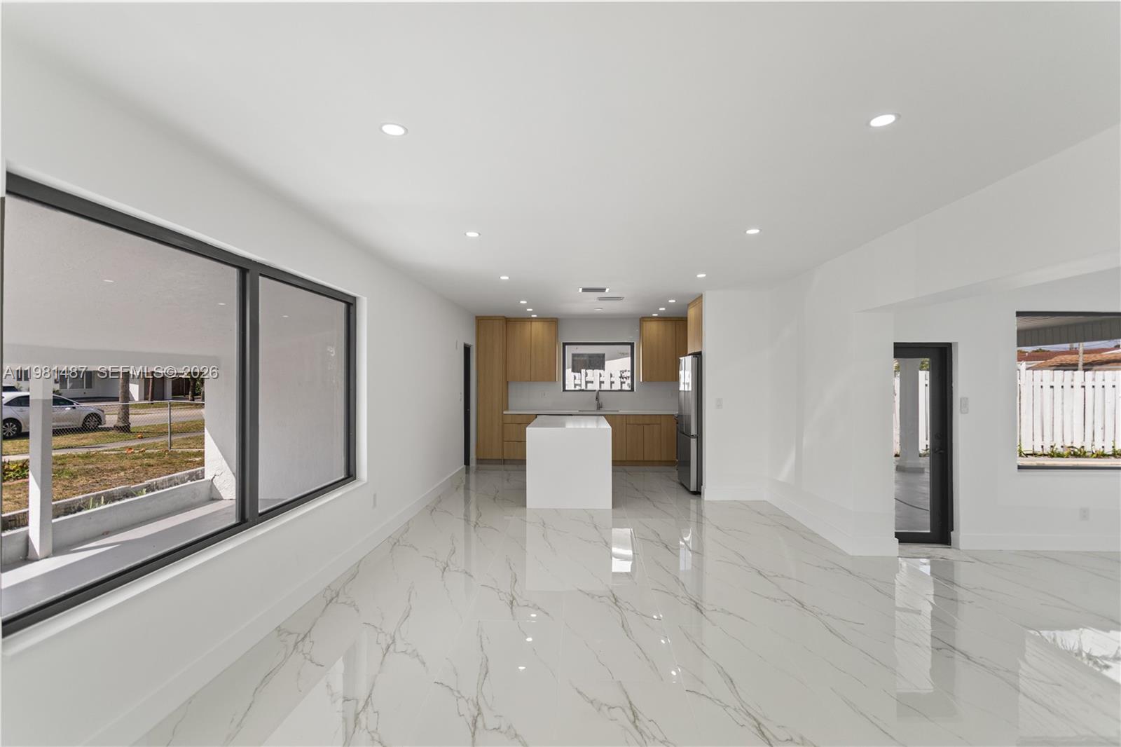 921 W 50th Pl Hialeah, FL 33012