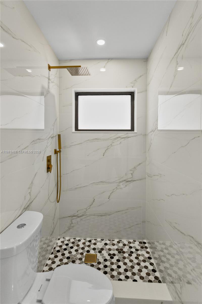 921 W 50th Pl Hialeah, FL 33012