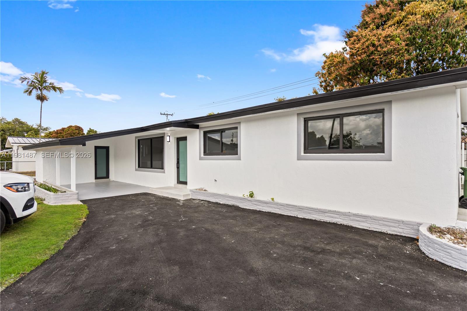 921 W 50th Pl Hialeah, FL 33012