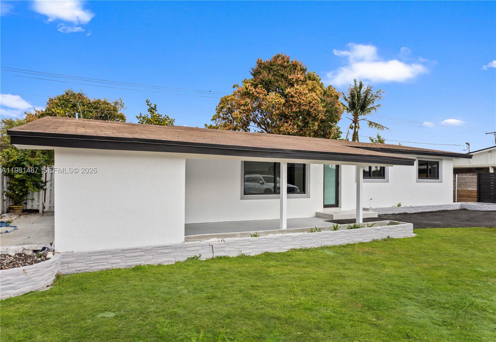 921 W 50th Pl Hialeah, FL 33012