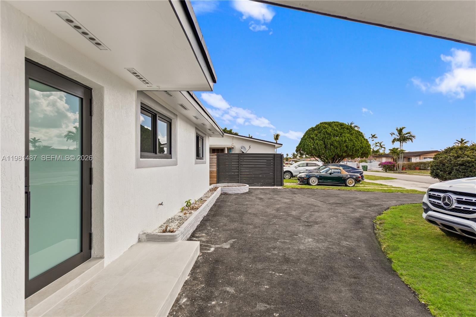 921 W 50th Pl Hialeah, FL 33012