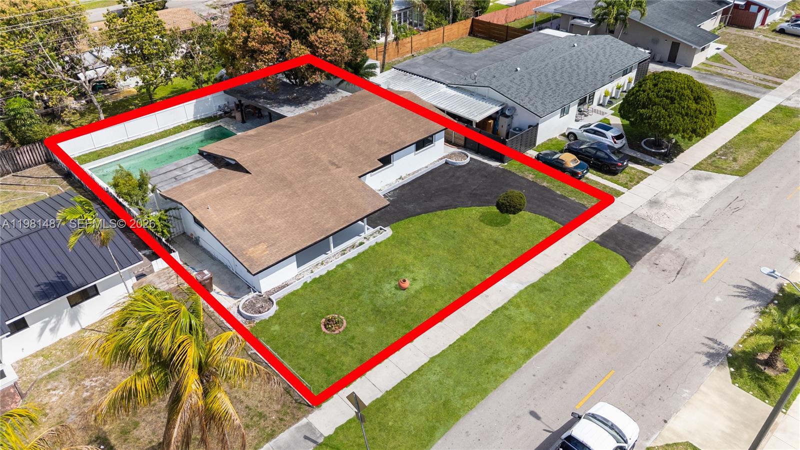 921 W 50th Pl Hialeah, FL 33012