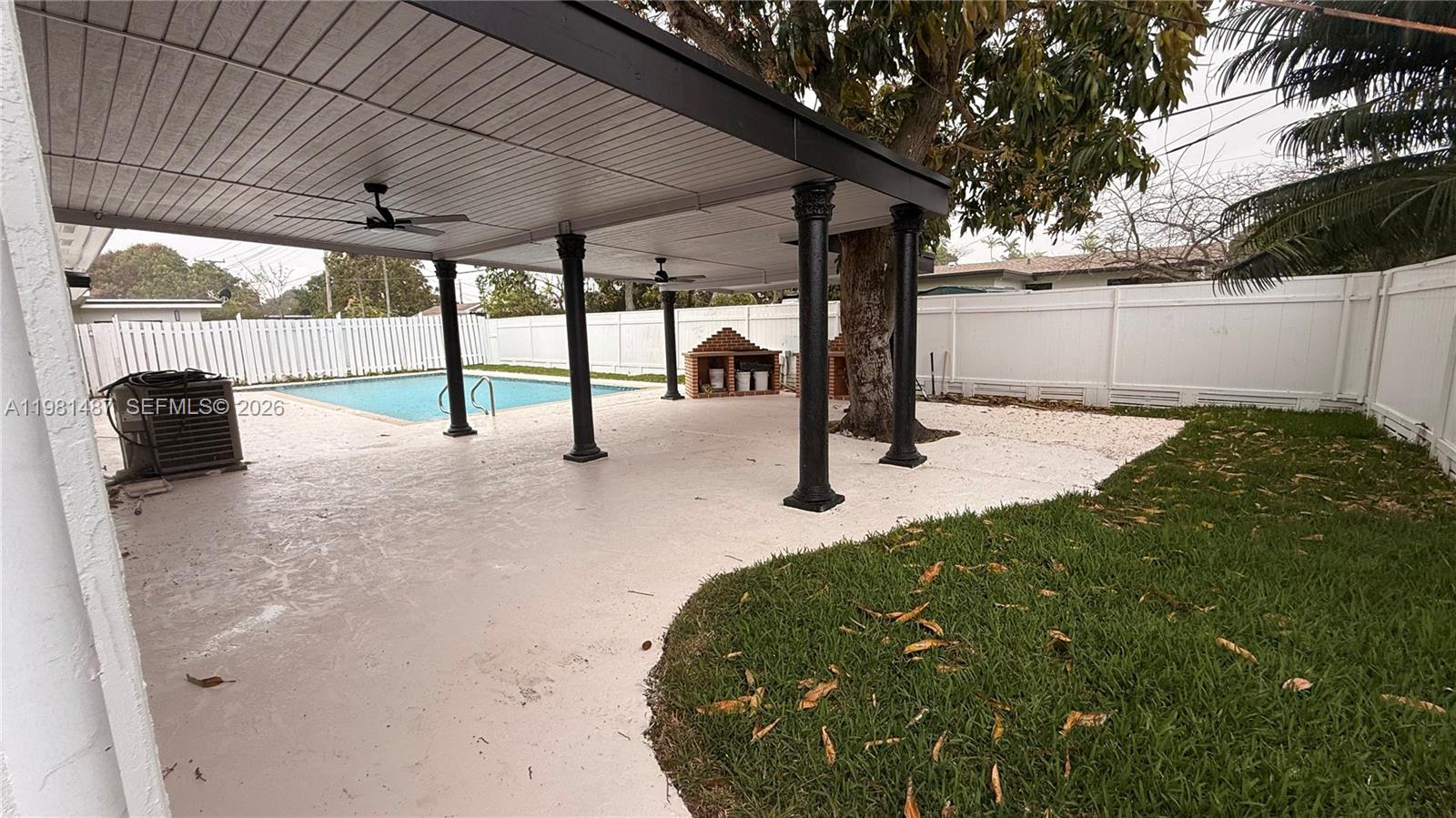 921 W 50th Pl Hialeah, FL 33012