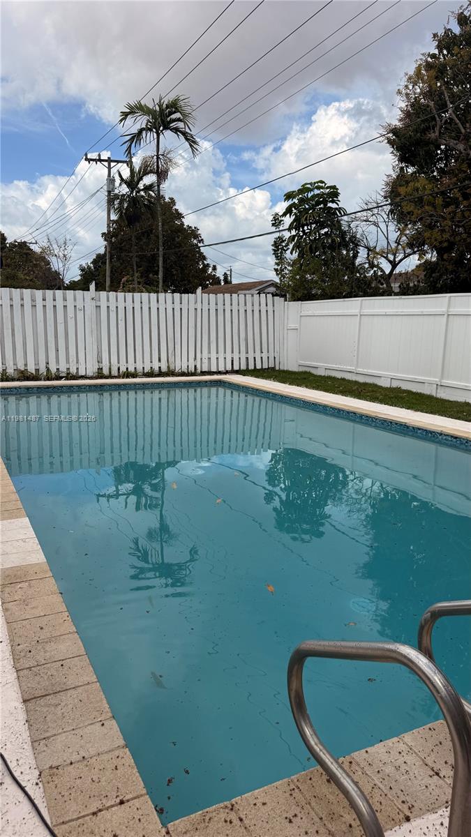 921 W 50th Pl Hialeah, FL 33012