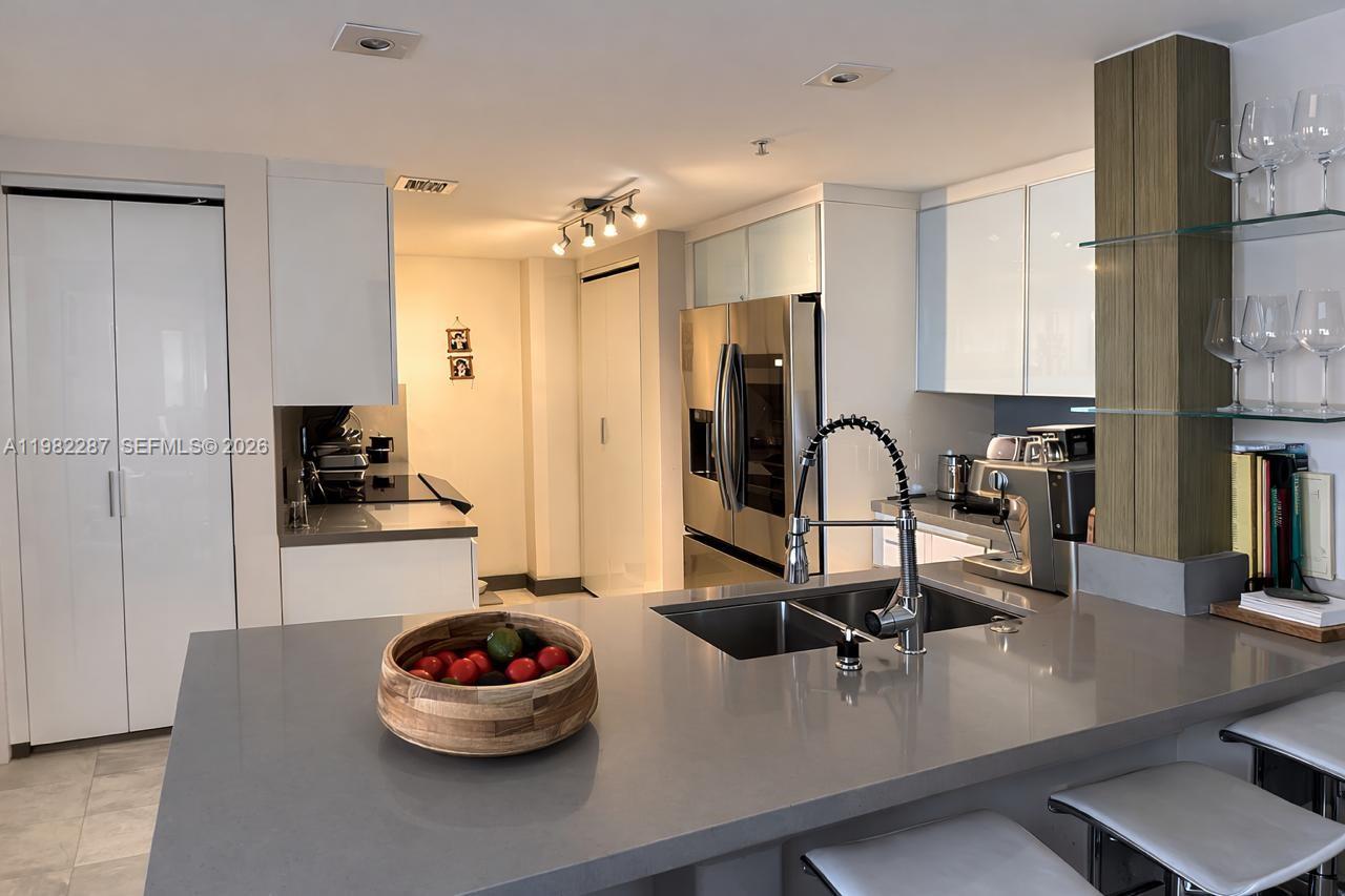 701 Brickell Key Blvd #1611