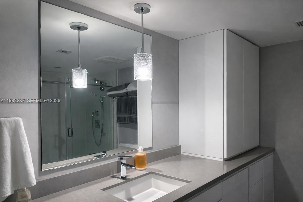 701 Brickell Key Blvd #1611 Miami, FL 33131