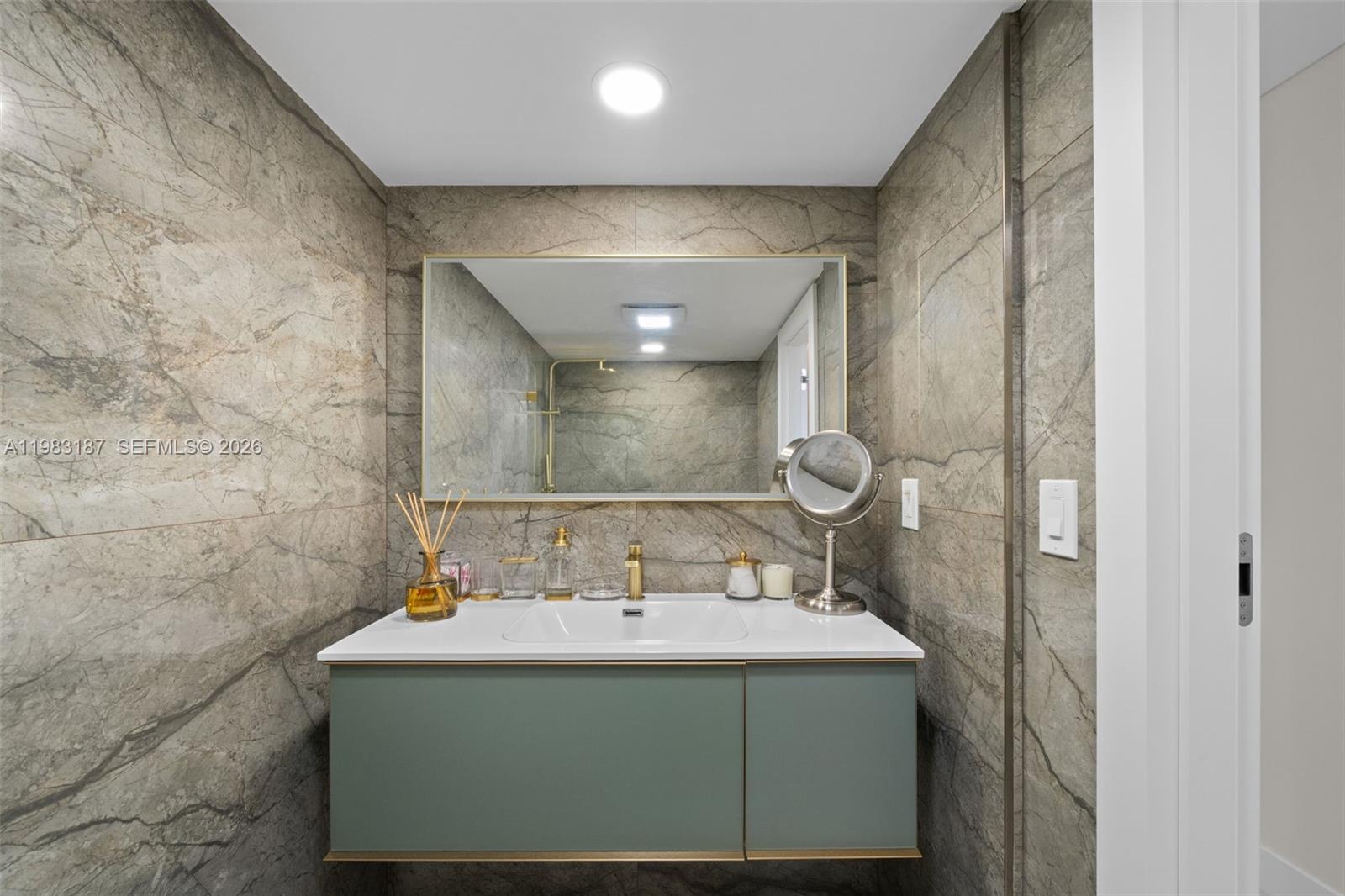 image Winston Towers 30028