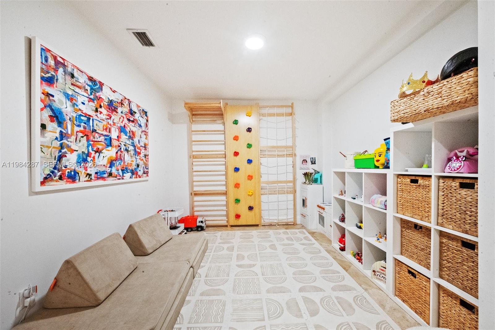 200 W Mashta Dr Key Biscayne, FL 33149