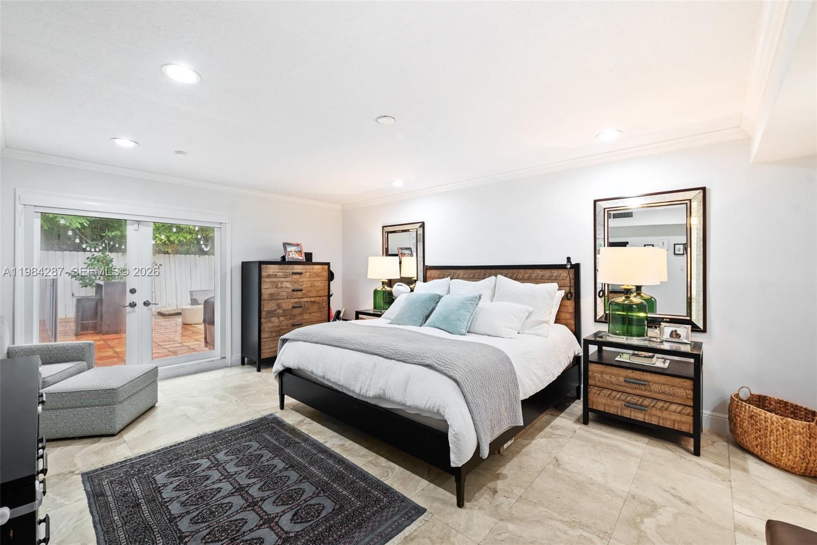 200 W Mashta Dr Key Biscayne, FL 33149