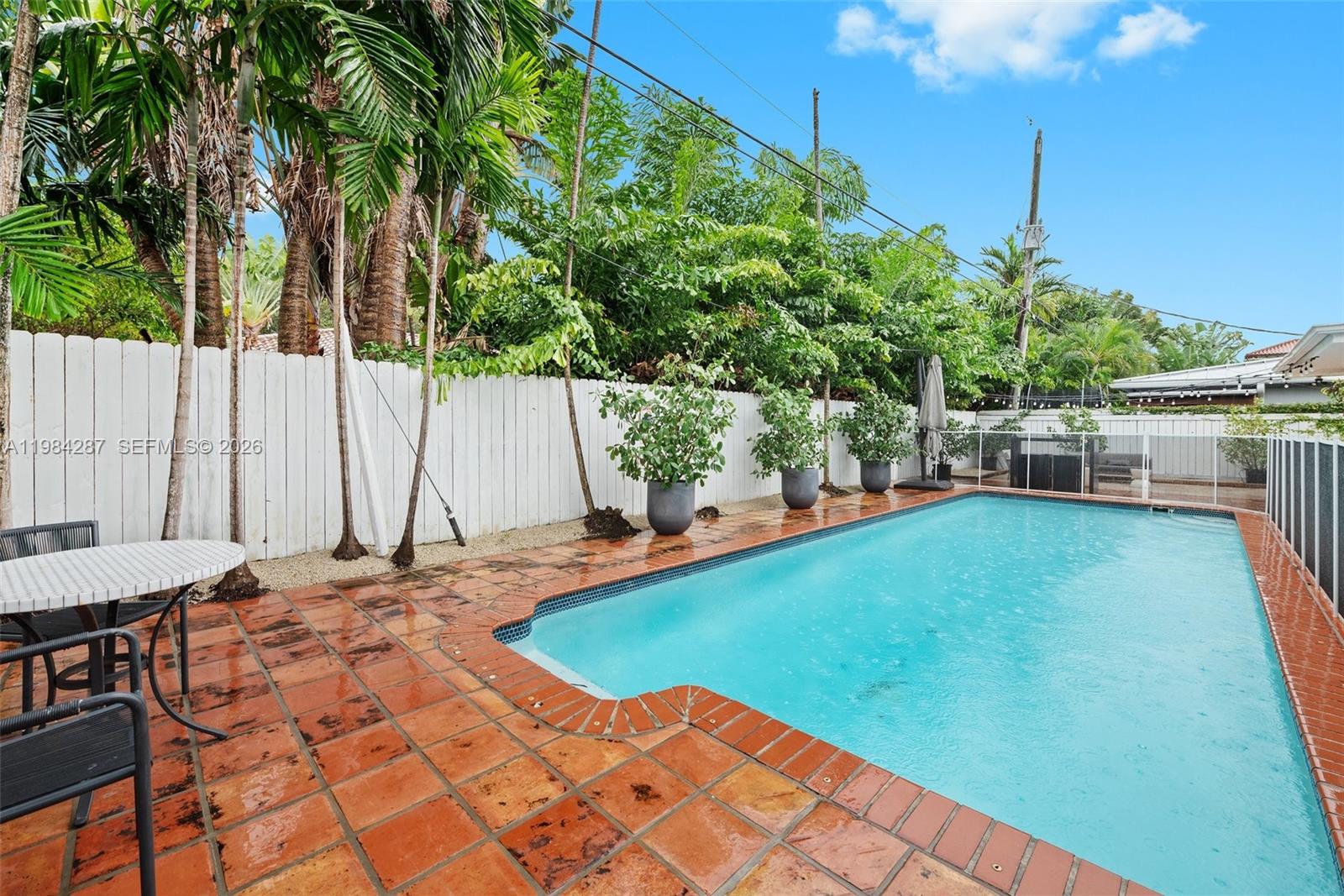 200 W Mashta Dr Key Biscayne, FL 33149