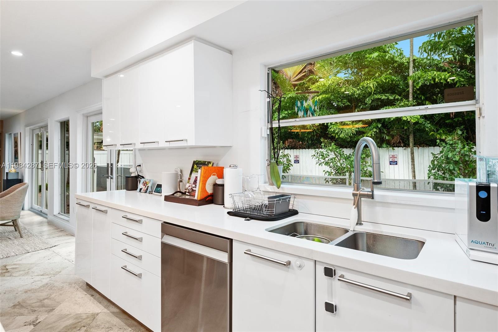 200 W Mashta Dr Key Biscayne, FL 33149