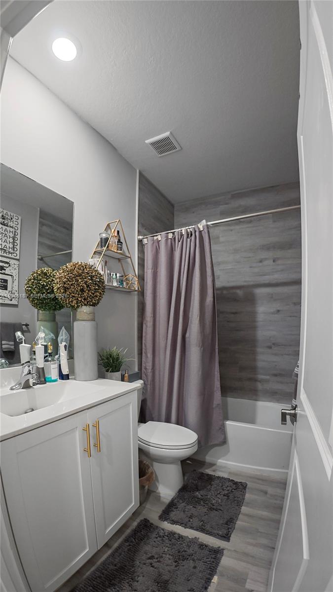 325 NE 208th Ter Miami, FL 33179