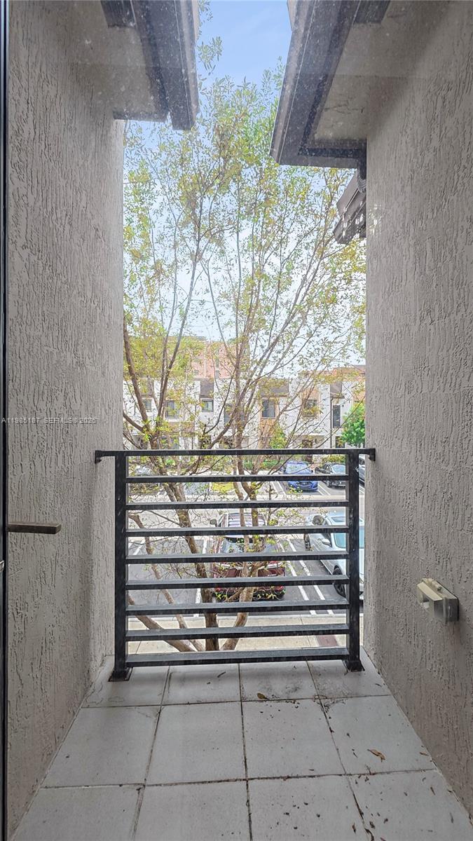 325 NE 208th Ter Miami, FL 33179