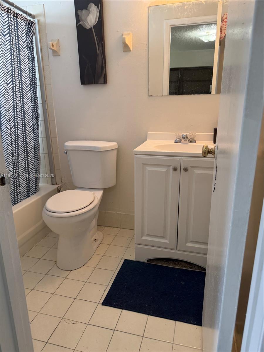 9612 Grand Canal Dr Miami, FL 33174