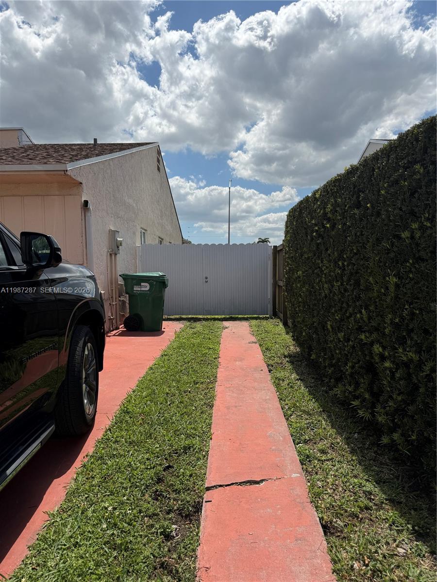 9612 Grand Canal Dr Miami, FL 33174