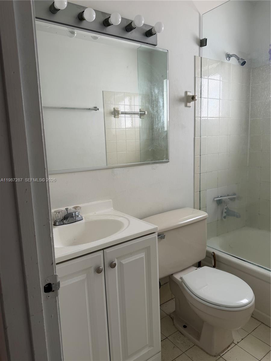 9612 Grand Canal Dr Miami, FL 33174