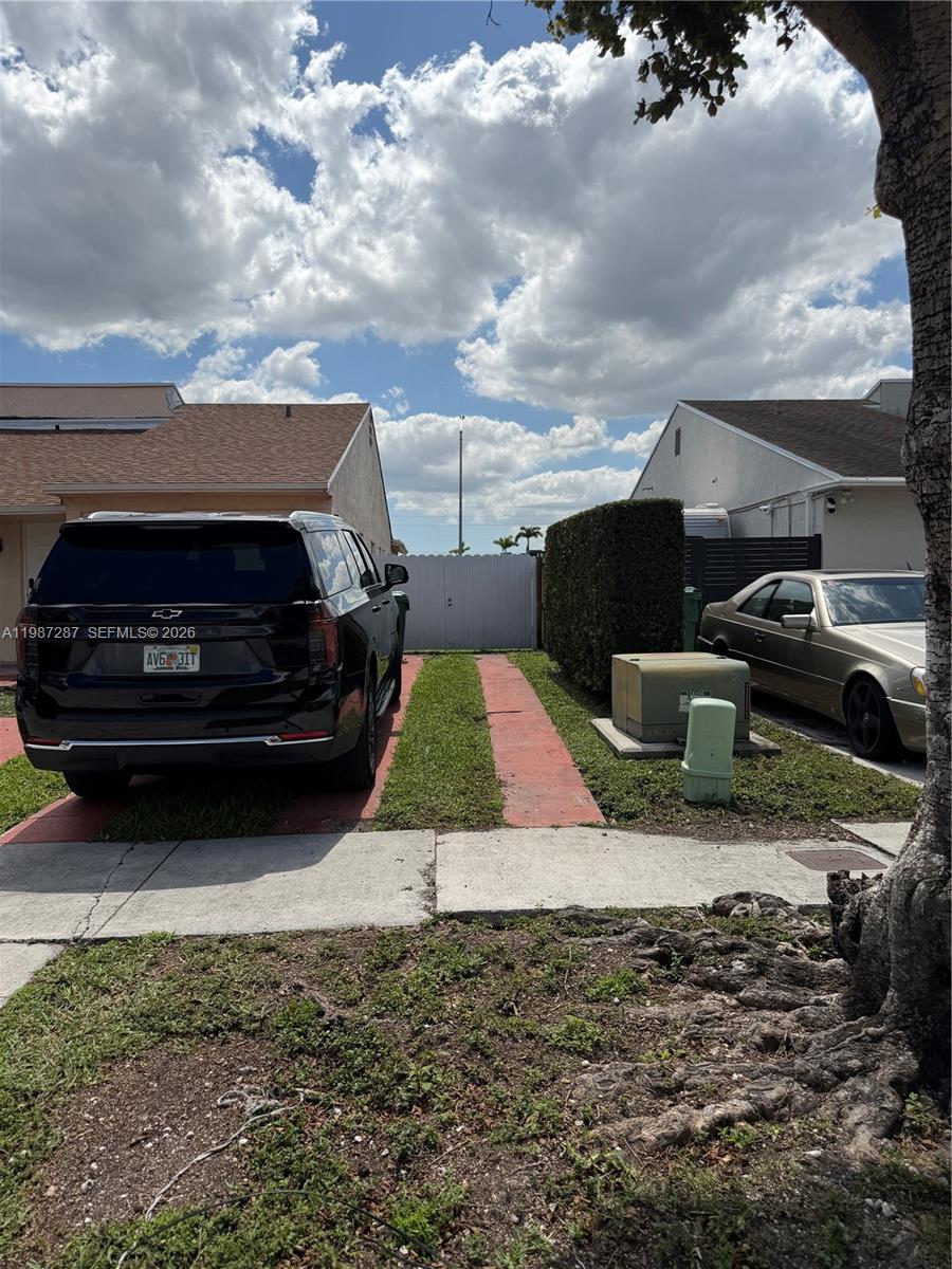 9612 Grand Canal Dr Miami, FL 33174