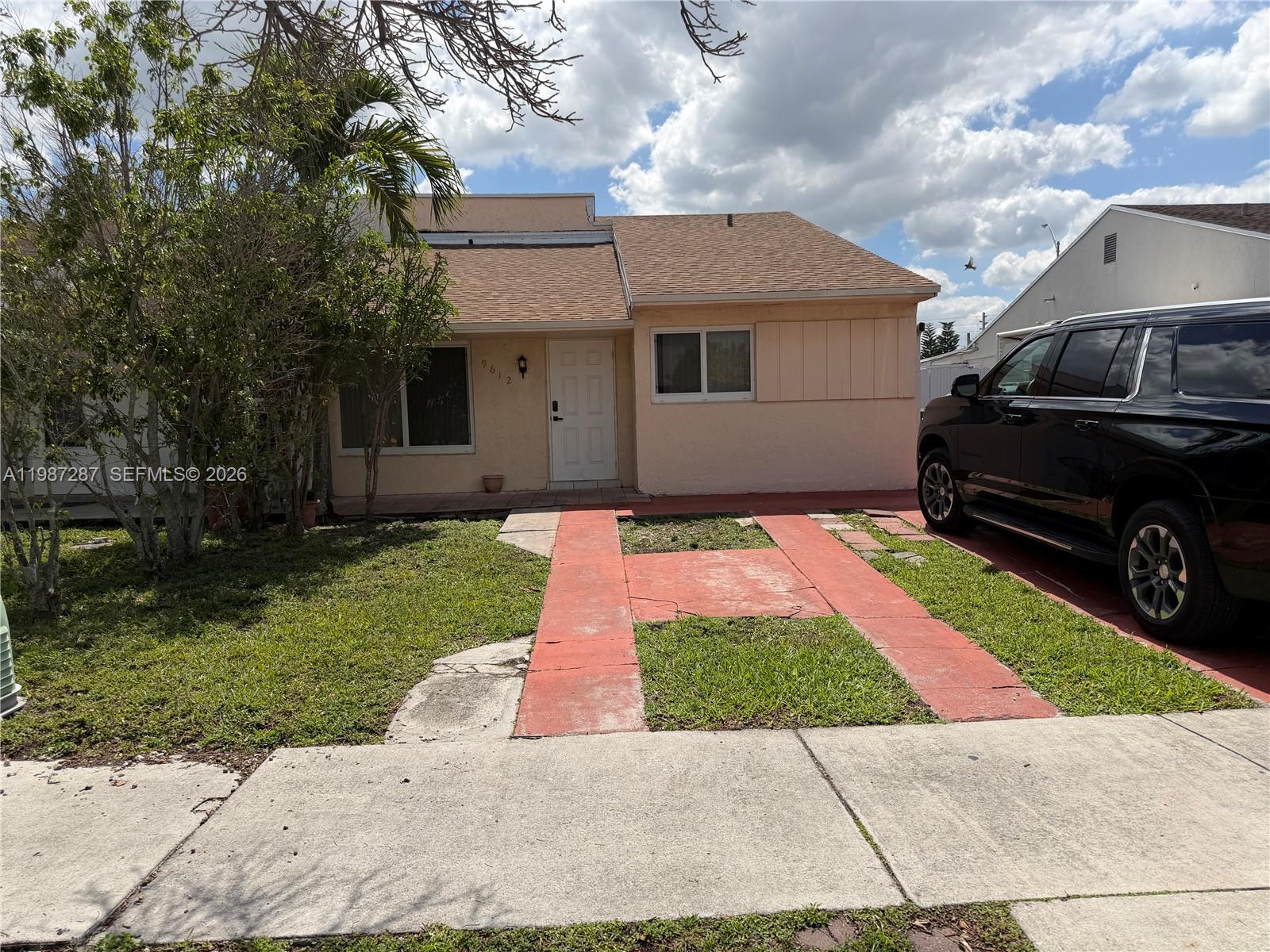 9612 Grand Canal Dr Miami, FL 33174