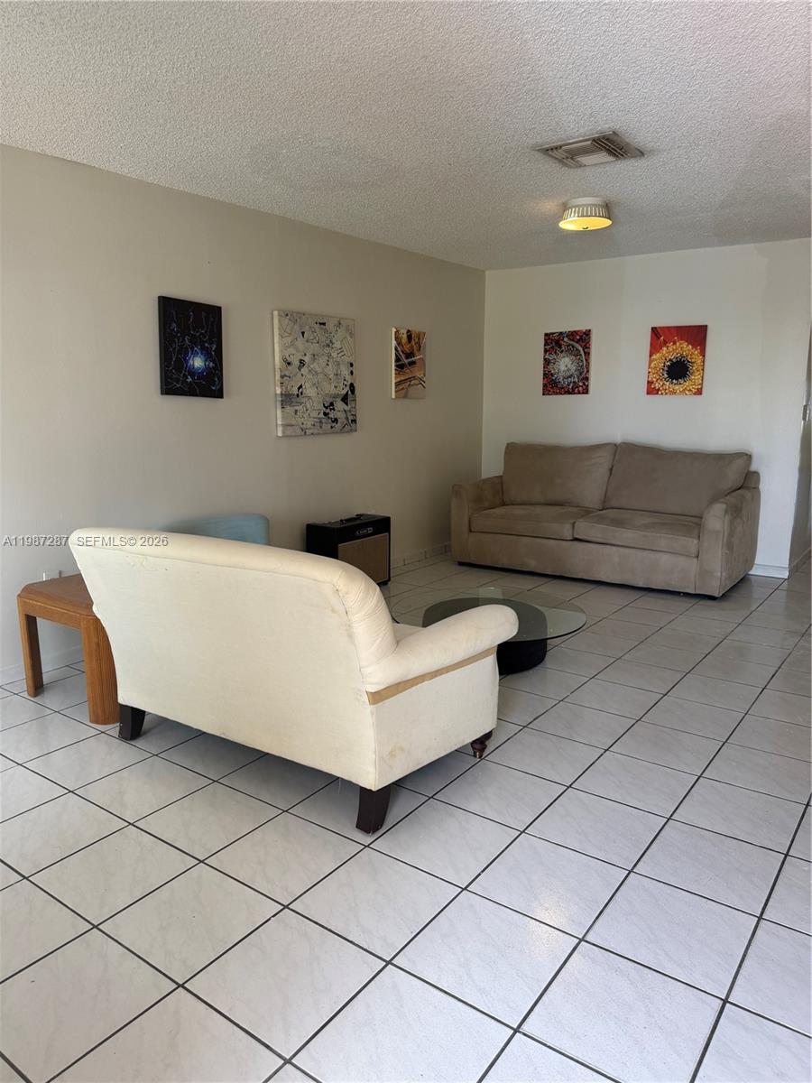 9612 Grand Canal Dr Miami, FL 33174