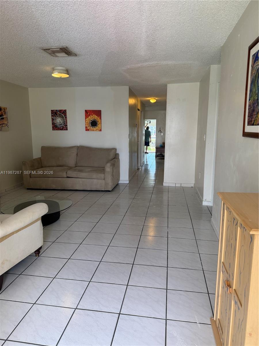 9612 Grand Canal Dr Miami, FL 33174