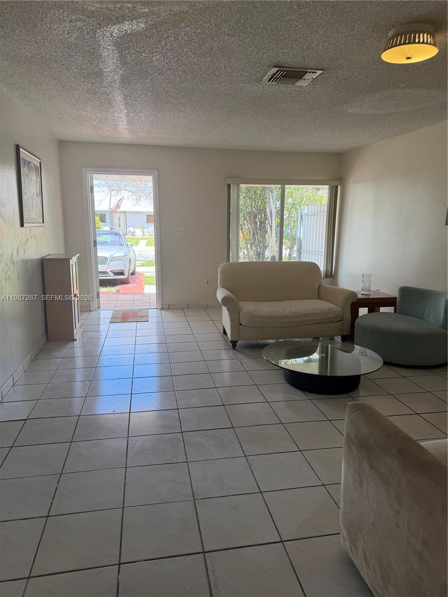 9612 Grand Canal Dr Miami, FL 33174