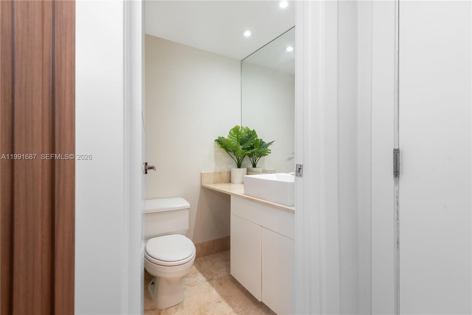 701 Brickell Key Blvd #1912 Miami, FL 33131