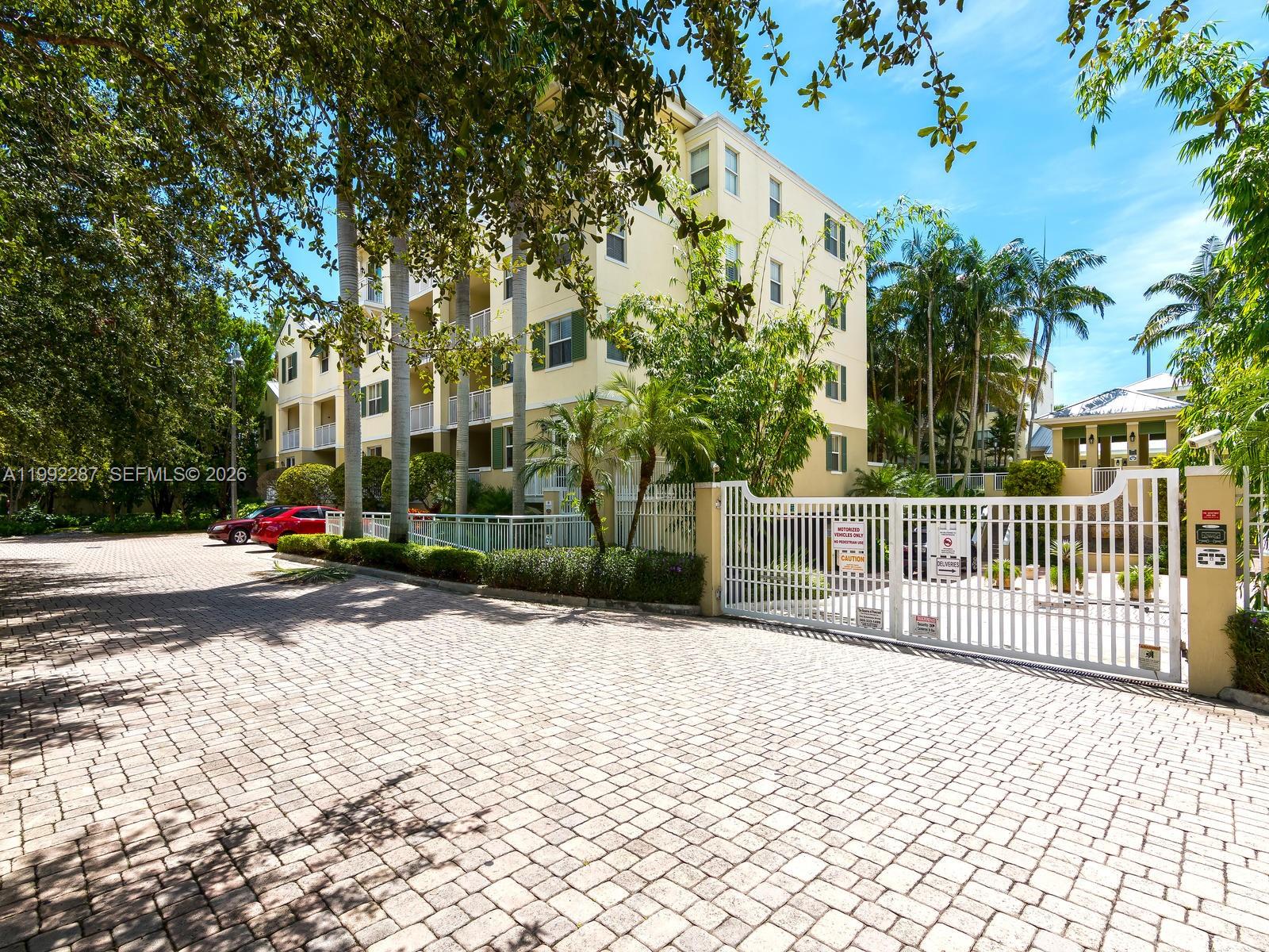 7542 SW 102nd St #209 Pinecrest, FL 33156