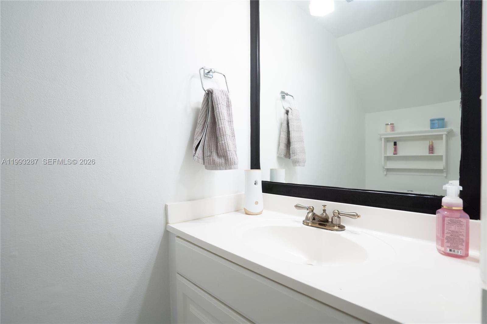 5555 Ludlam Rd #46 South Miami, FL 33155