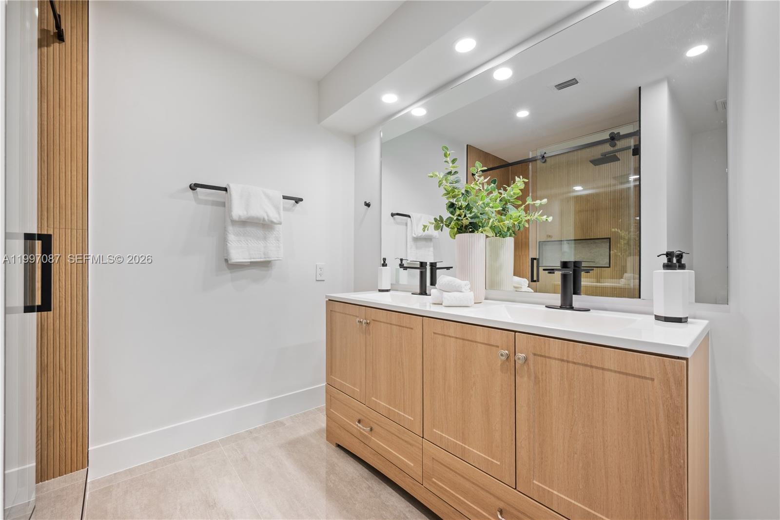 1405 Lenox Ave Miami Beach, FL 33139