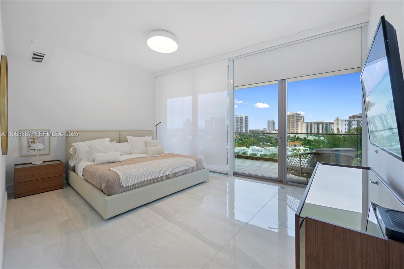 18975 Collins Ave #605 Sunny Isles Beach, FL 33160