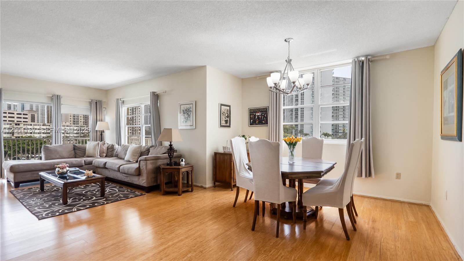 image Arlen House Condo11