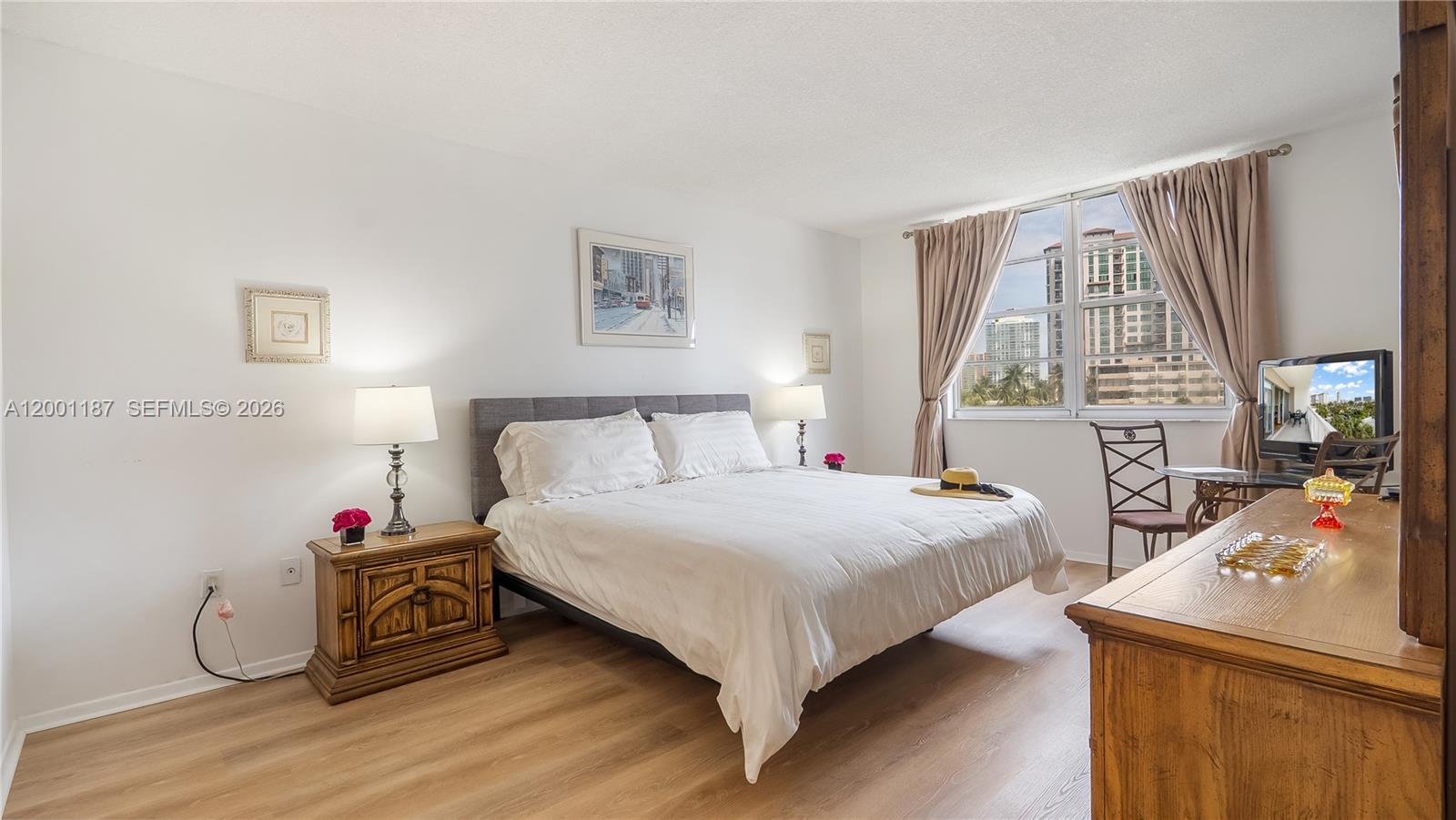 image Arlen House Condo14