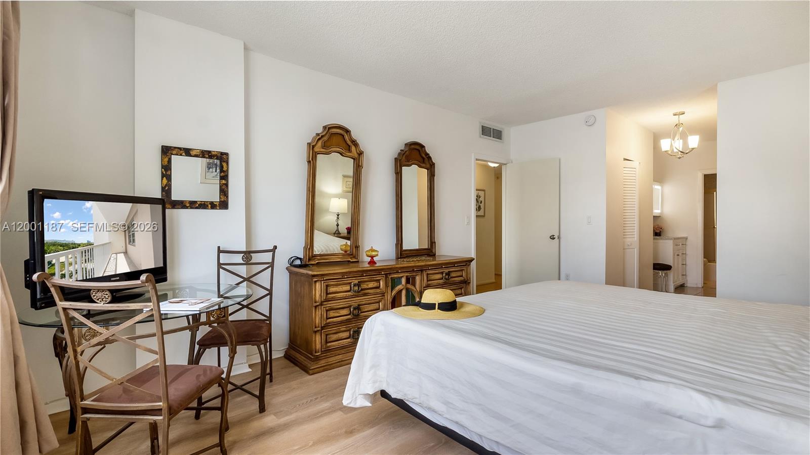 image Arlen House Condo17