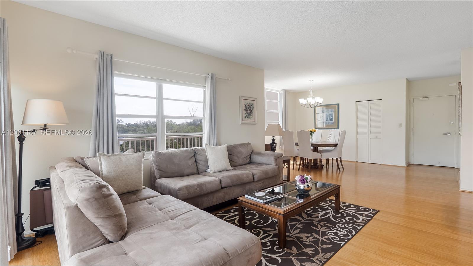 image Arlen House Condo5