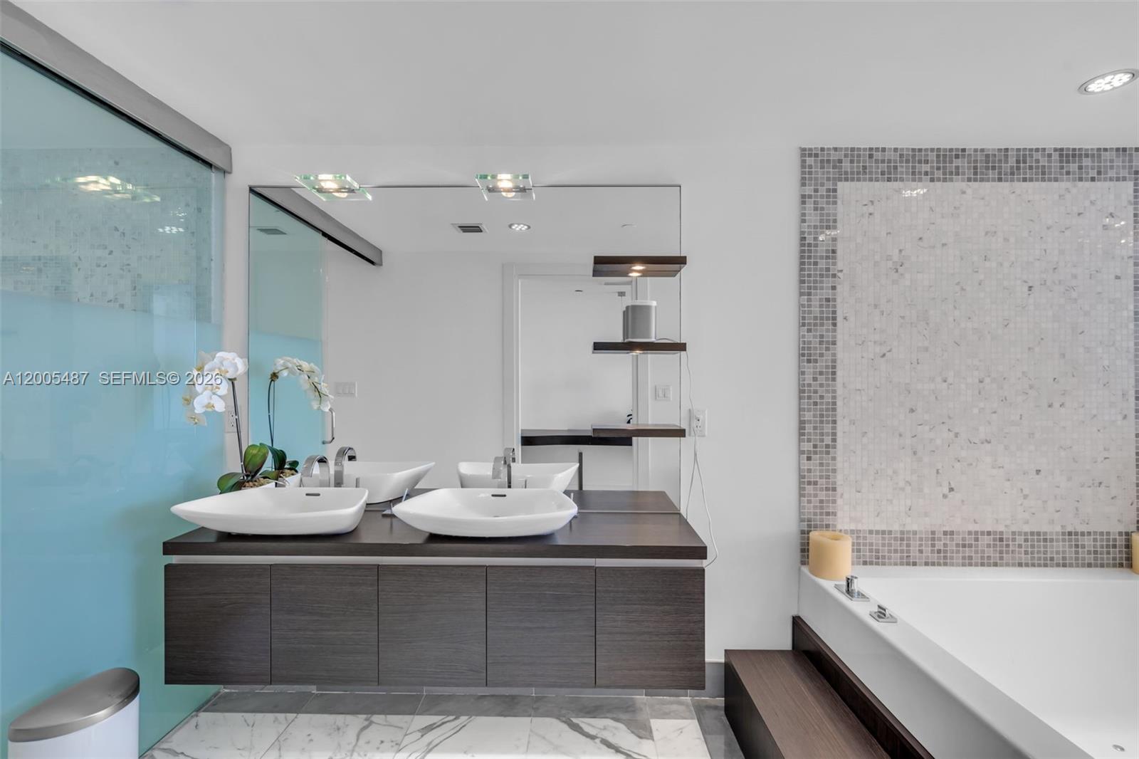 200 Biscayne Blvd Way #3407 Miami, FL 33131