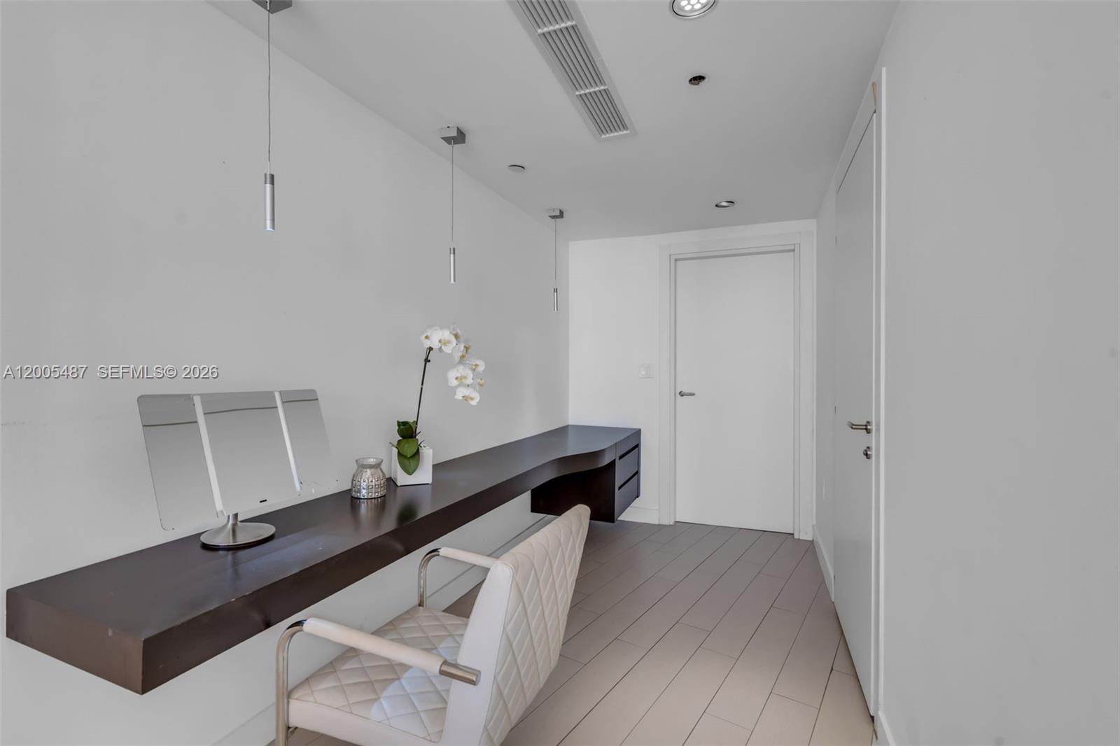 200 Biscayne Blvd Way #3407 Miami, FL 33131