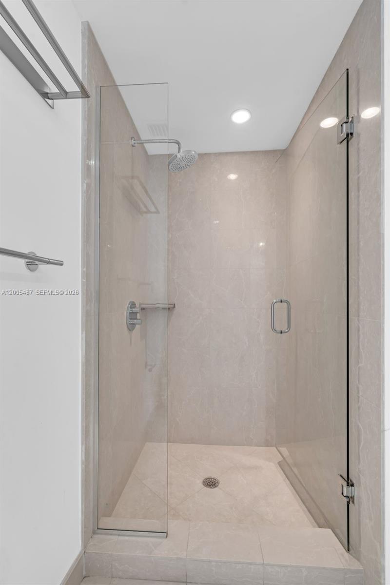 200 Biscayne Blvd Way #3407 Miami, FL 33131