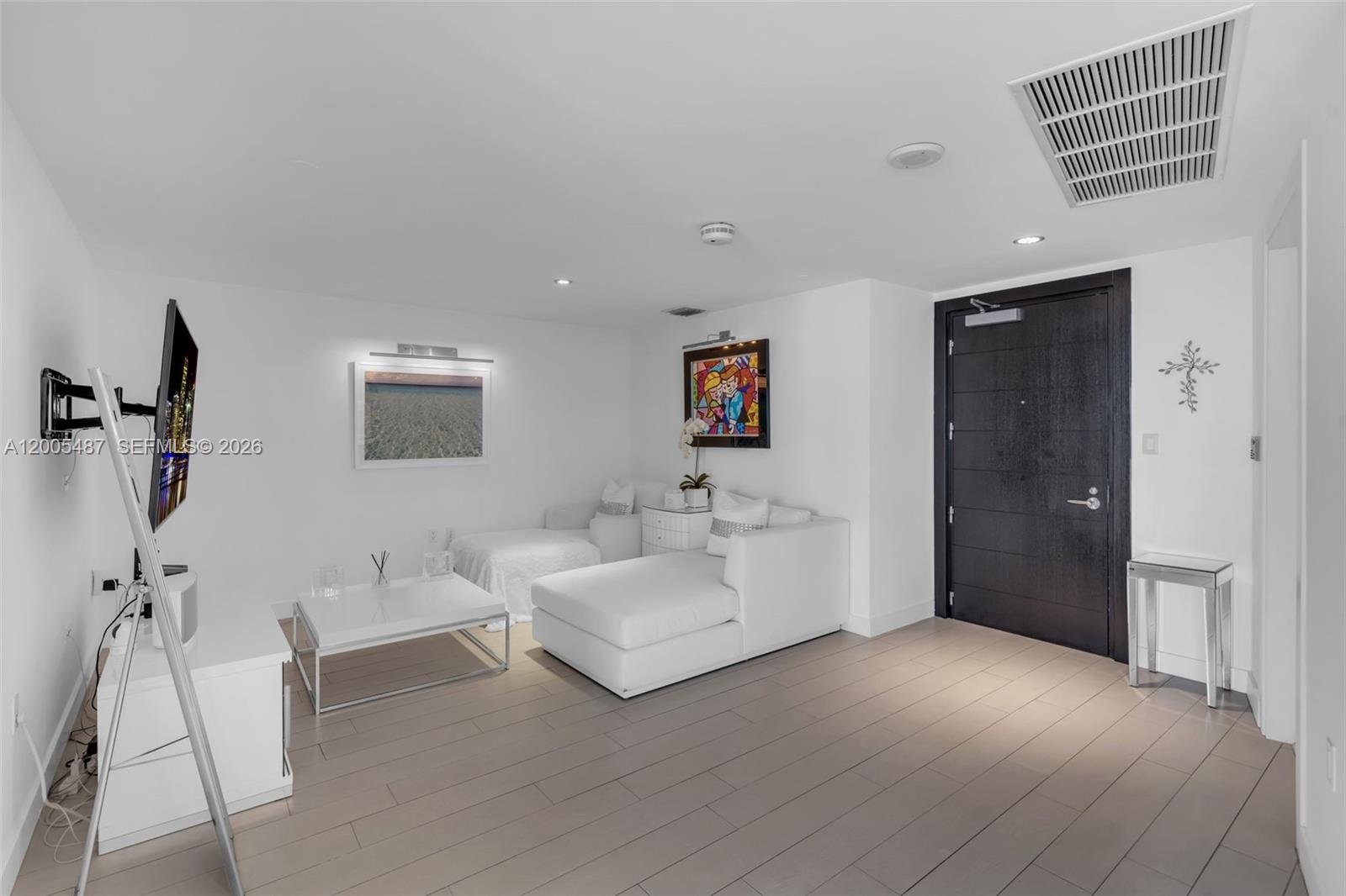 200 Biscayne Blvd Way #3407 Miami, FL 33131