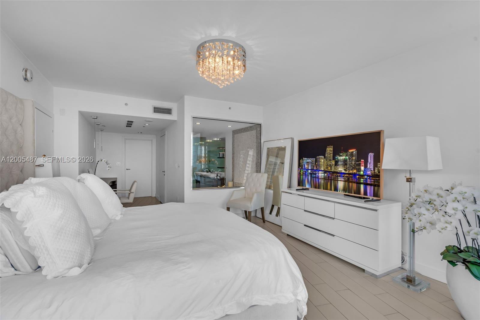 200 Biscayne Blvd Way #3407 Miami, FL 33131