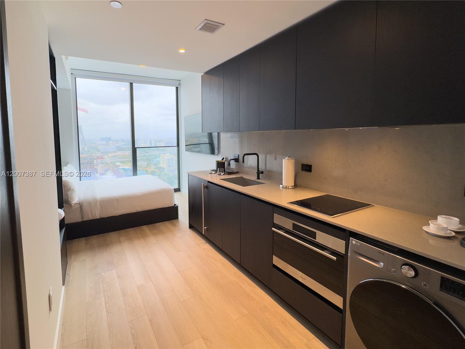 image E11EVEN Hotel & Residences6